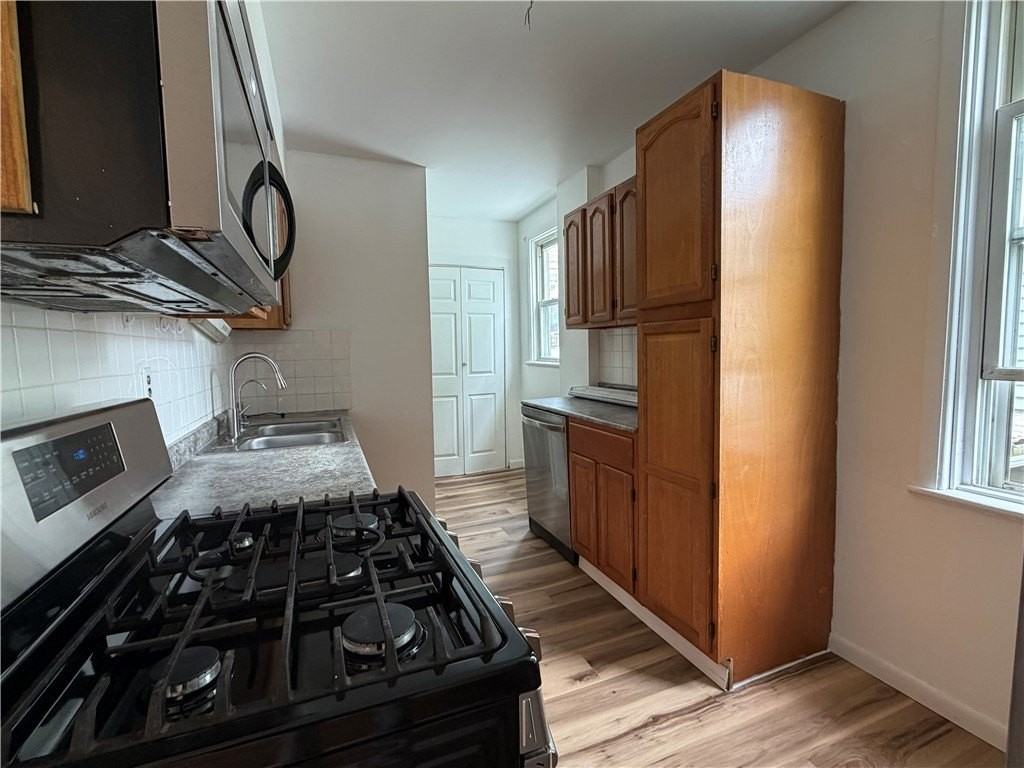 467 Reno St - Photo 6 of 13