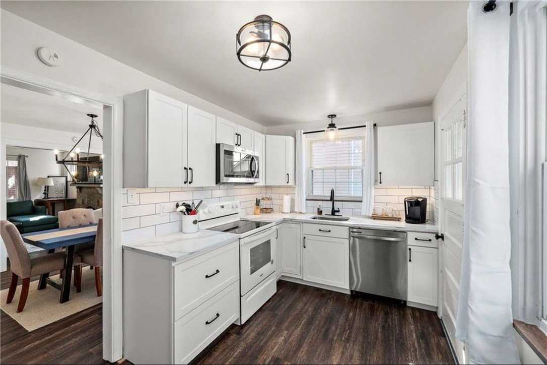 327 Chestnut St - Photo 5 of 9