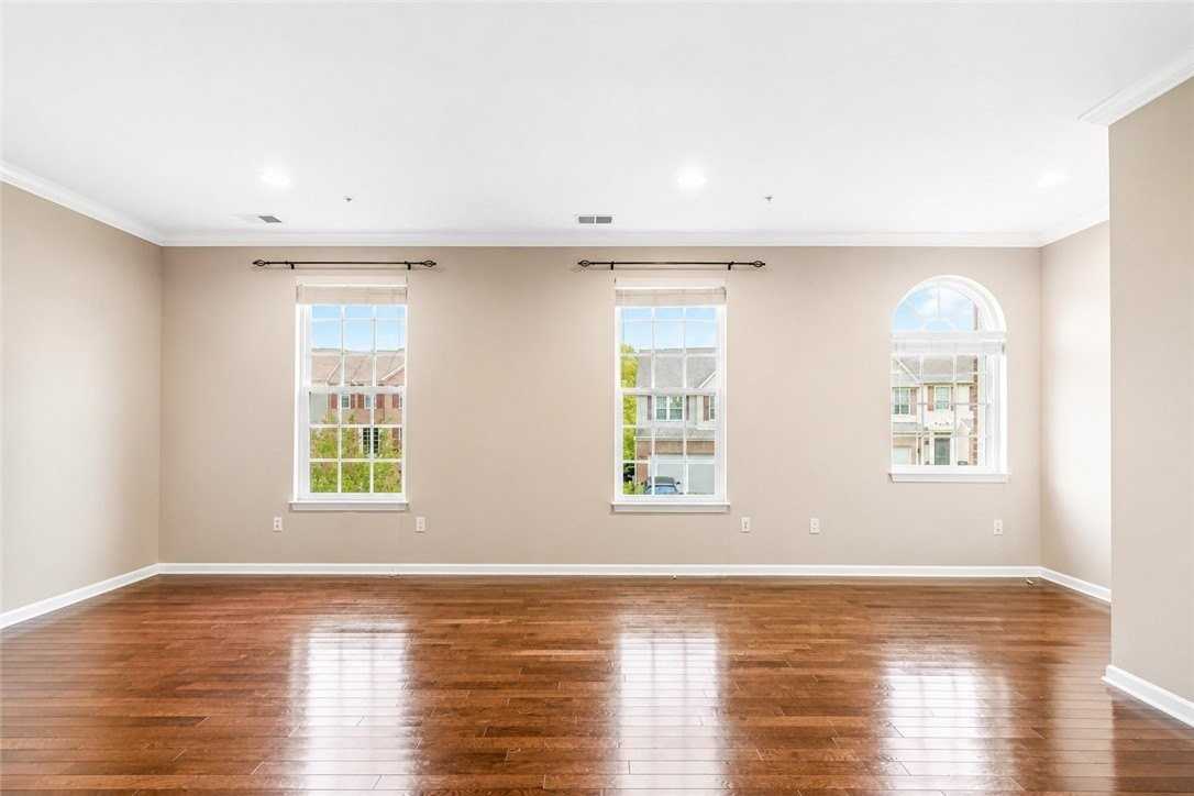 248 Broadstone Dr - Photo 4 of 36