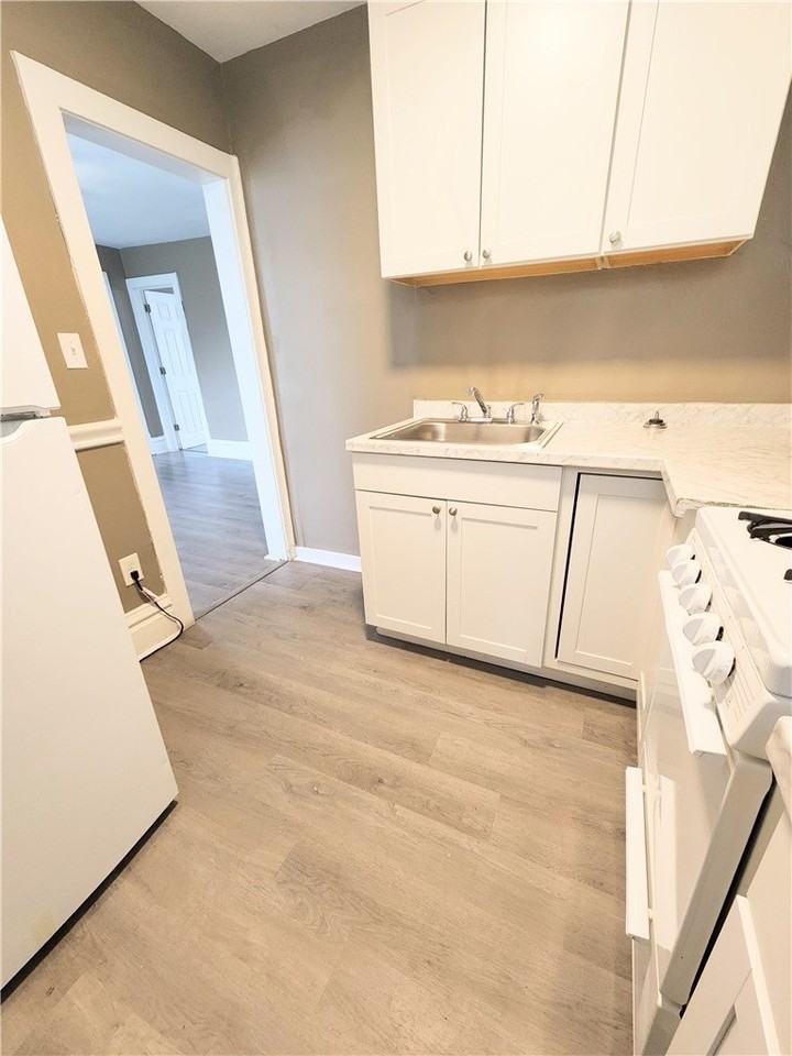 1210 Maple Ave #1 - Photo 3 of 4
