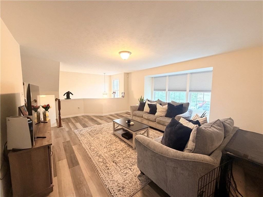 122 Broadstone Dr - Photo 3 of 15