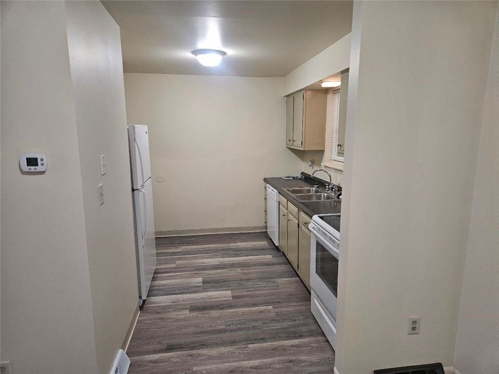 909 Chapel Rd #8 - Photo 2 of 10