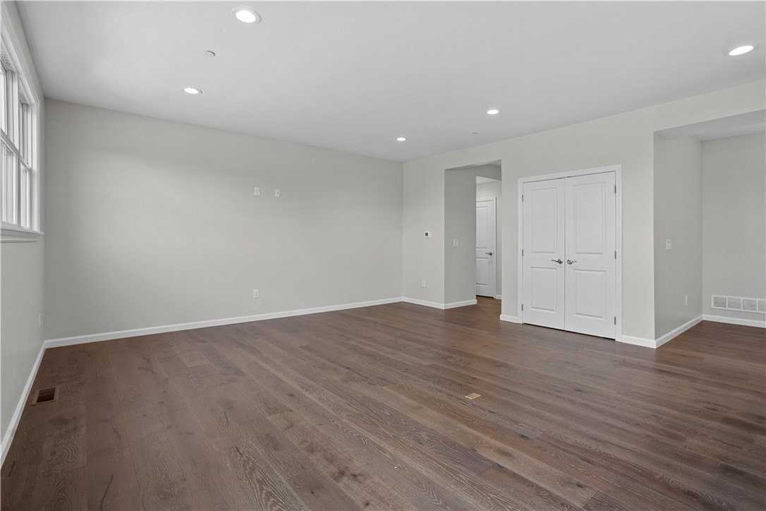 413 Walnut Ct - Photo 4 of 17
