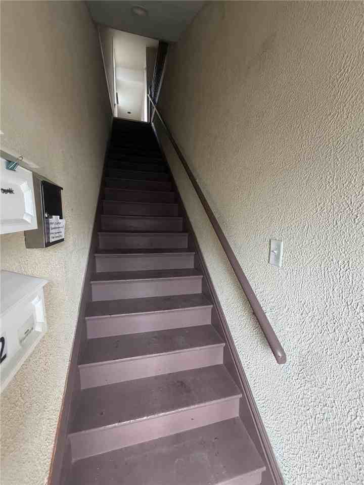 546 California Ave - Photo 3 of 17