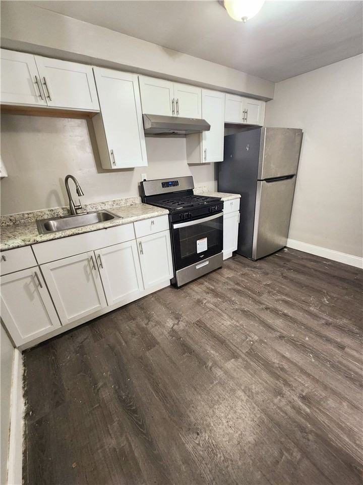 449 Idlewood Rd - Photo 4 of 6