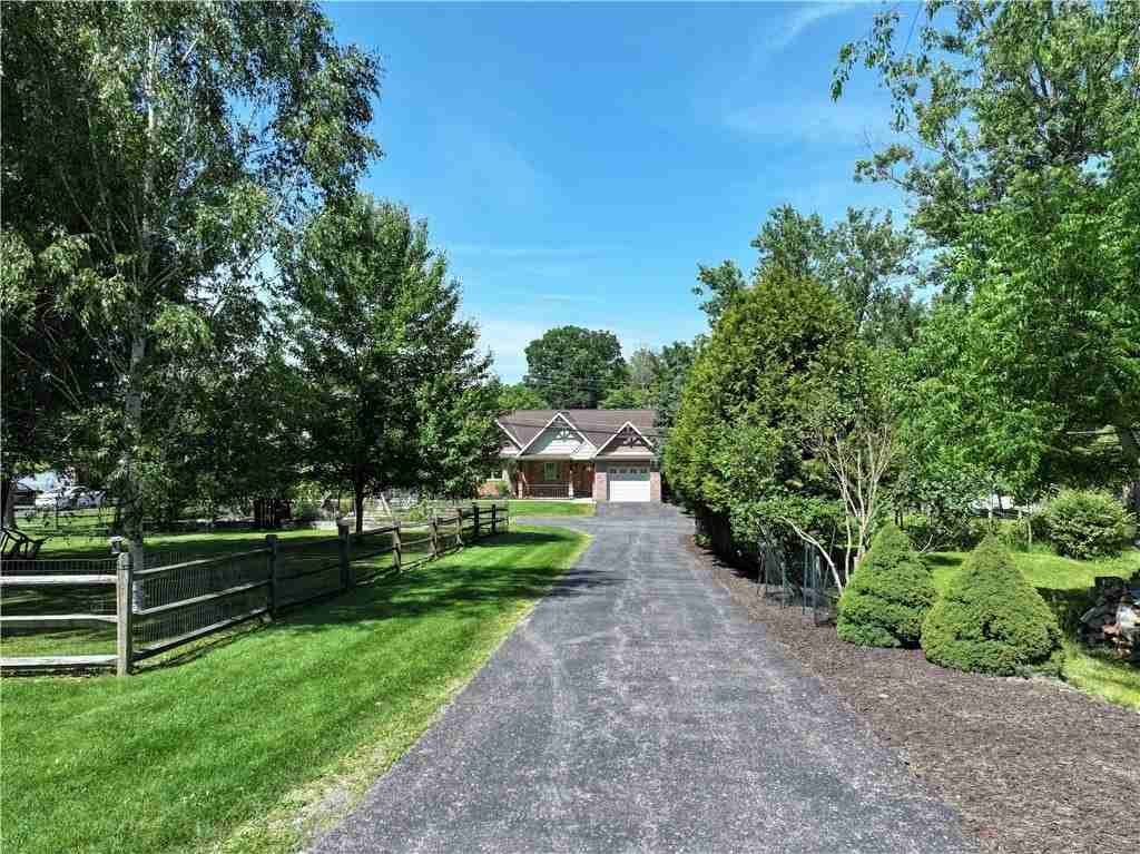 320 Lakeside Dr N - Photo 2 of 29