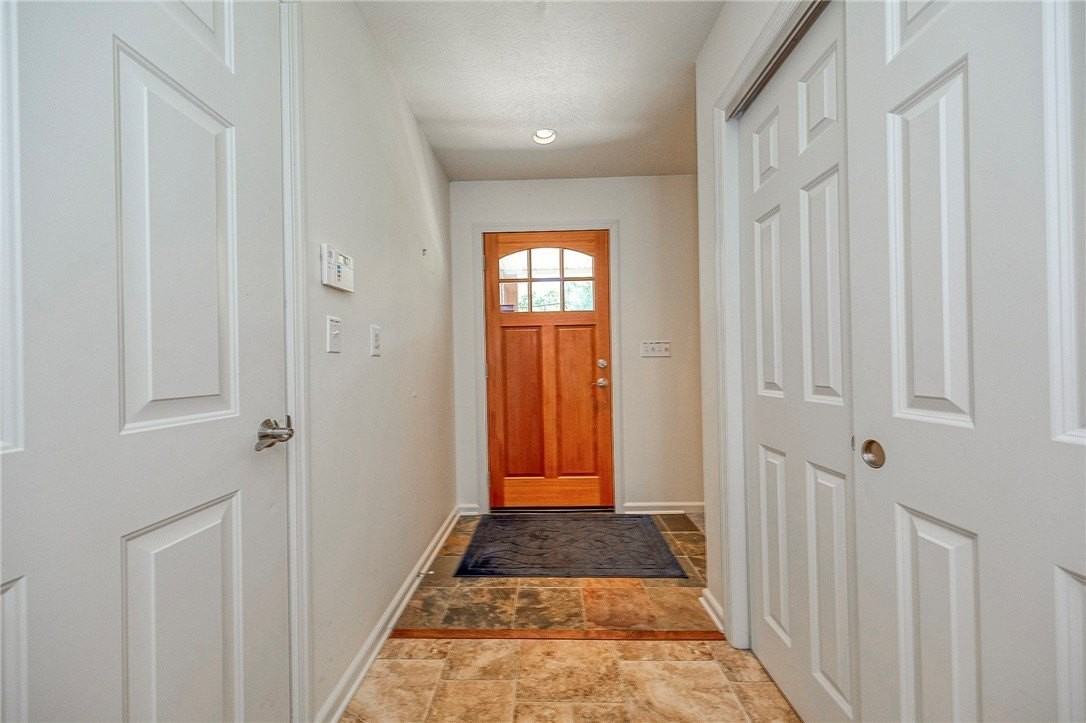 320 Lakeside Dr N - Photo 3 of 29