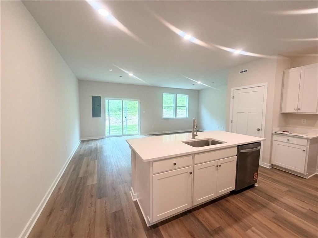 143 Scotland Ln - Photo 3 of 21
