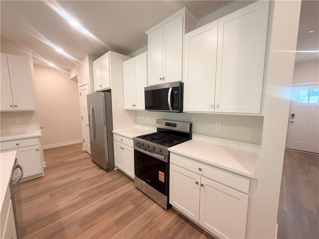 143 Scotland Ln - Photo 5 of 21