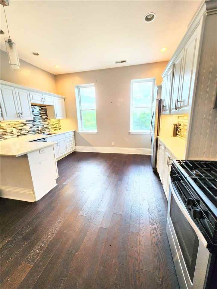 6064 Butler St #2 - Photo 4 of 8