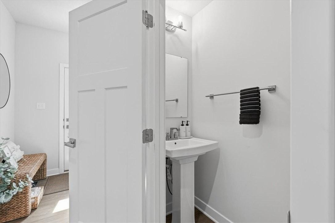 5203 Spruce Rd - Photo 5 of 38