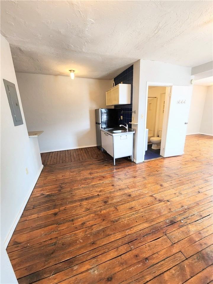 4901 Penn Ave #5 - Photo 2 of 7