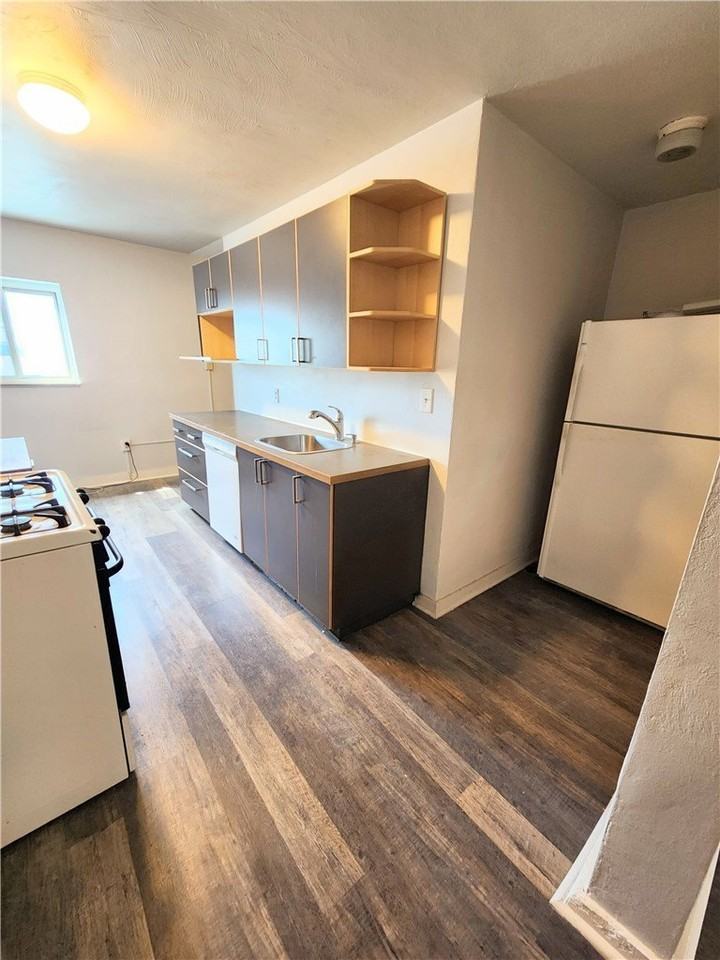 5231 Butler St #2ndFL - Photo 6 of 9