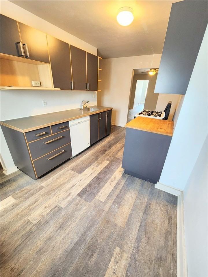 5231 Butler St #2ndFL - Photo 7 of 9