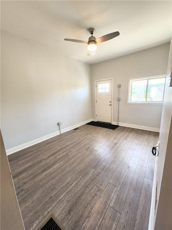 6010 Butler St - Photo 2 of 14