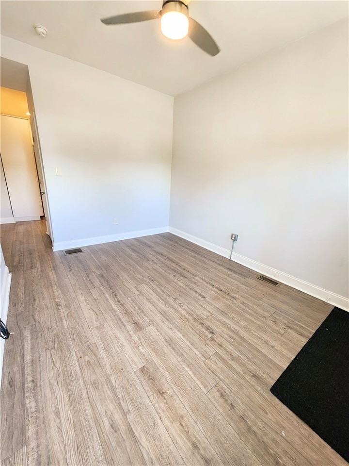 6010 Butler St - Photo 3 of 14