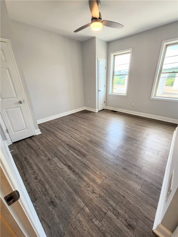6010 Butler St - Photo 6 of 14