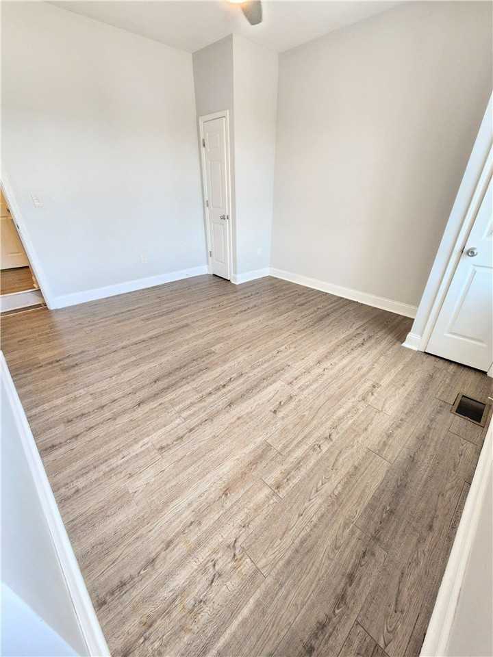 6010 Butler St - Photo 7 of 14