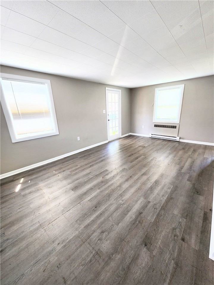 127 Constitution Cir - Photo 3 of 8