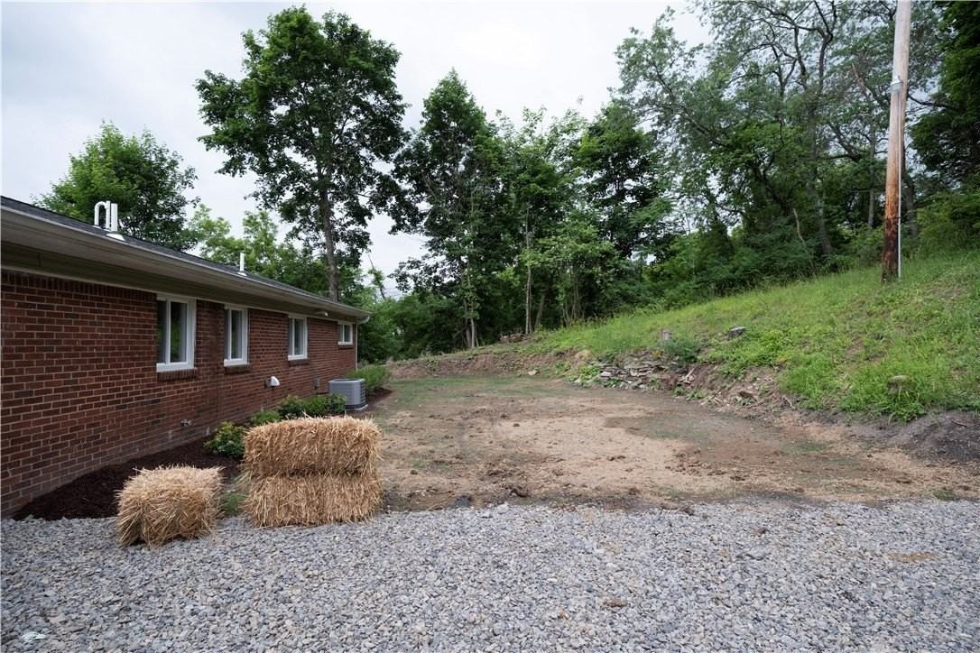 1165 Kings Ln - Photo 3 of 30