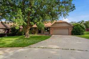 featured image of 15527 Mason Cir