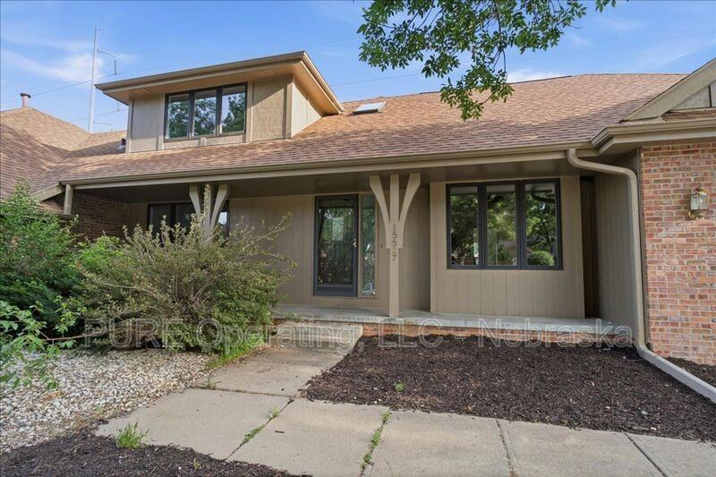 15527 Mason Cir - Photo 2 of 36
