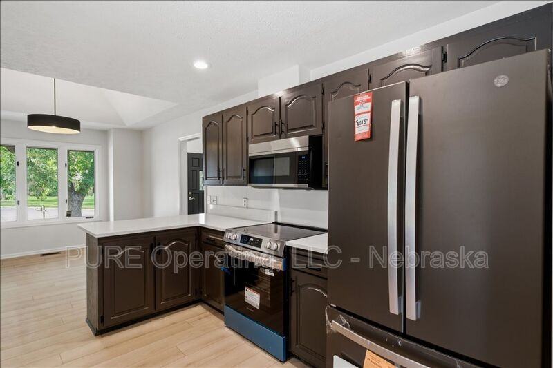 15527 Mason Cir - Photo 3 of 36