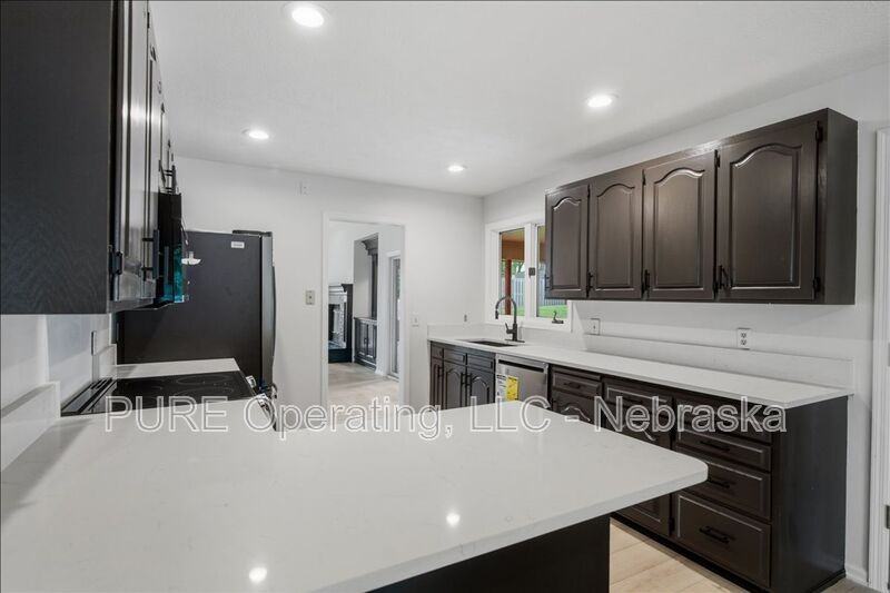 15527 Mason Cir - Photo 4 of 36