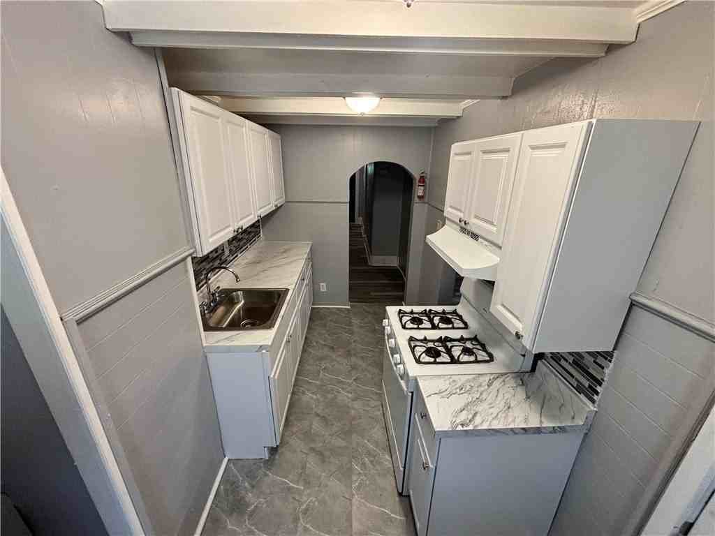 247 Rochelle St - Photo 5 of 25
