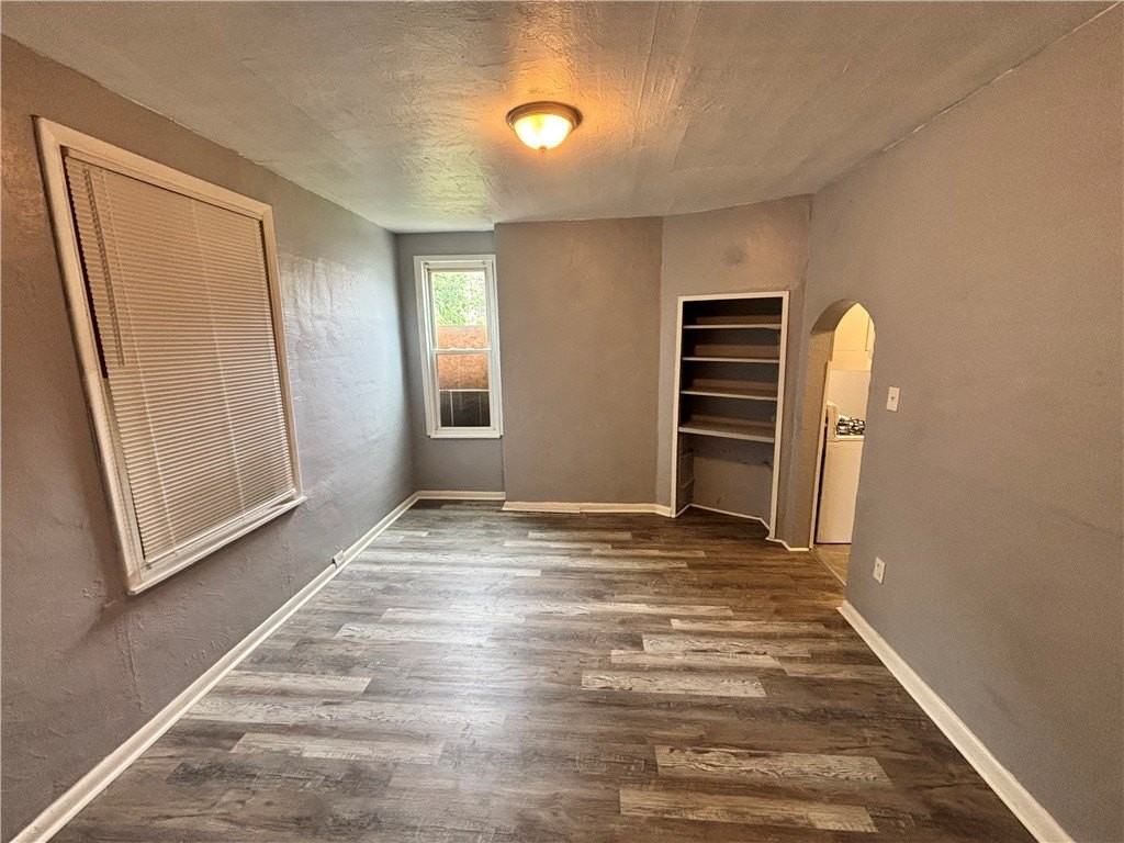 247 Rochelle St - Photo 6 of 25