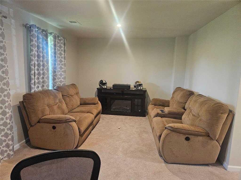 2027 Cade Dr - Photo 3 of 17