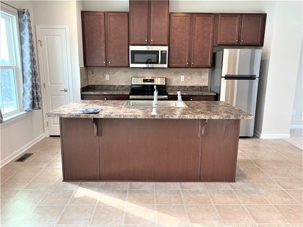2027 Cade Dr - Photo 5 of 17