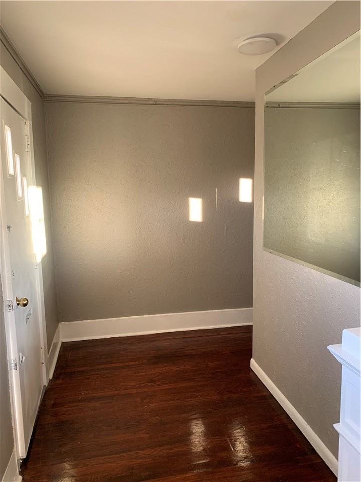 160 Hazelwood Ave - Photo 3 of 27
