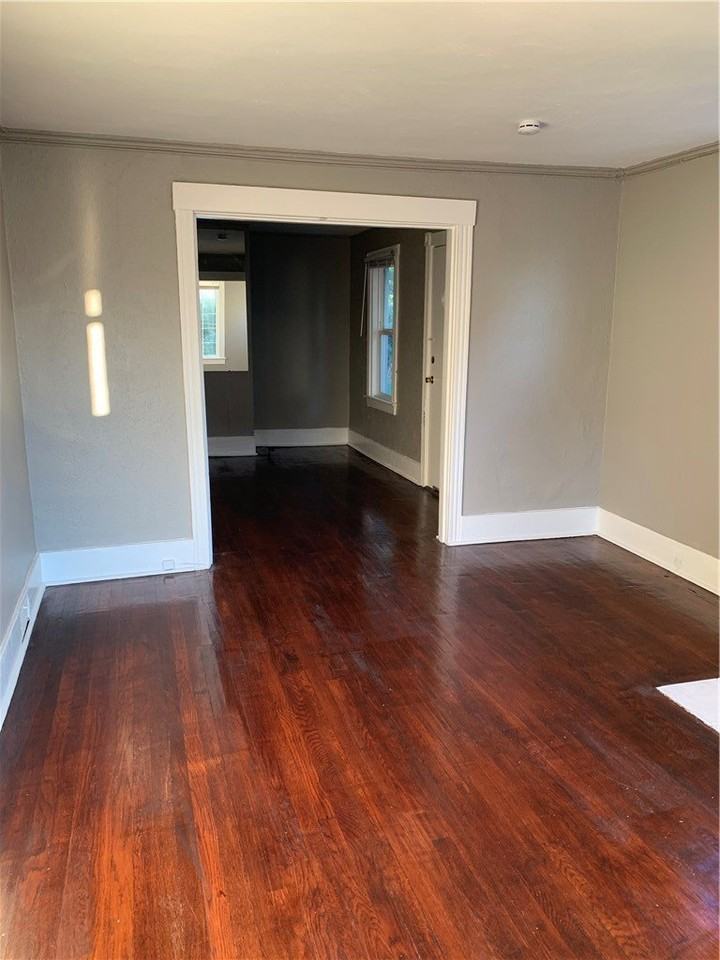 160 Hazelwood Ave - Photo 5 of 27