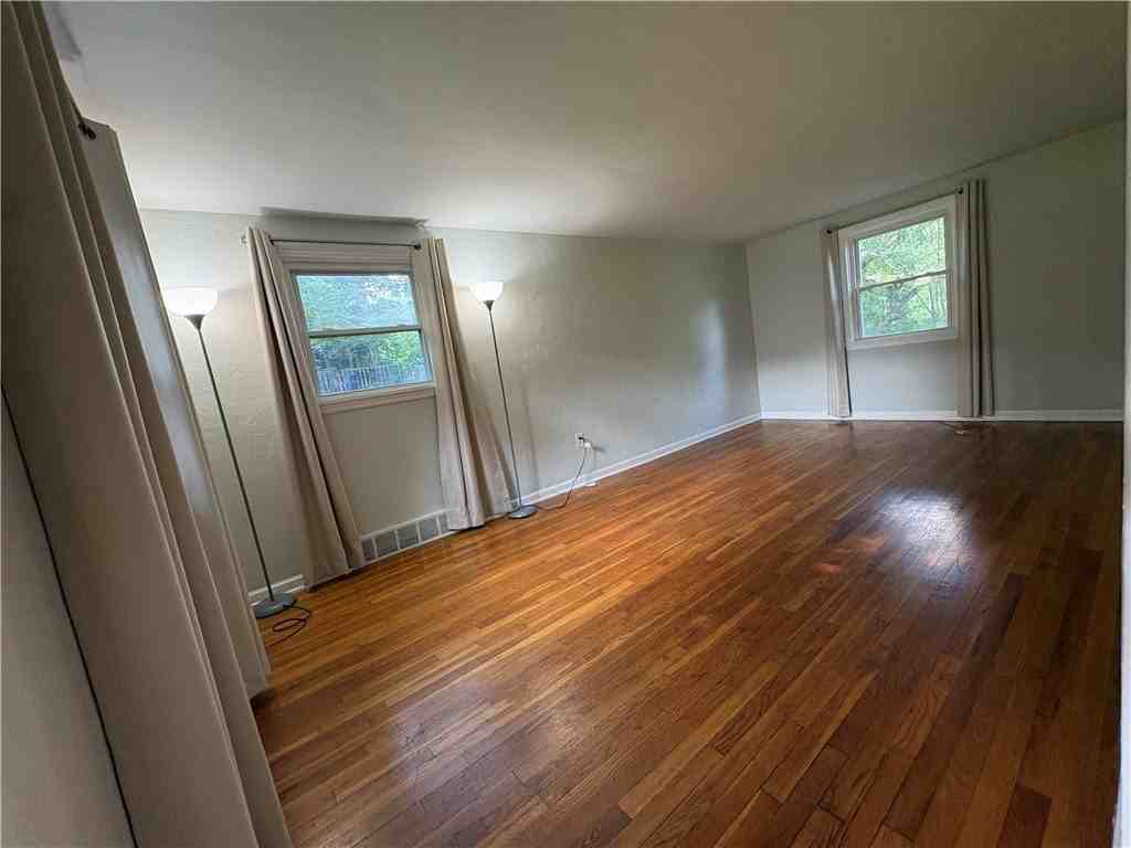 5357 Brownsville Rd - Photo 4 of 21