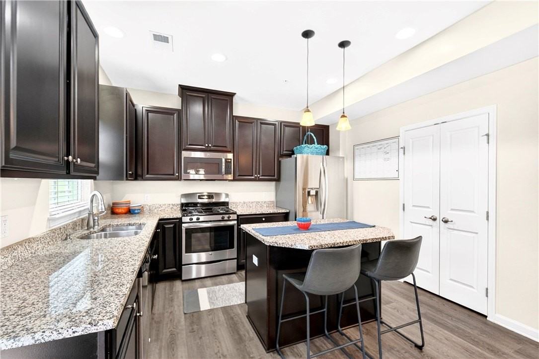 108 Noble Woods Dr - Photo 3 of 18
