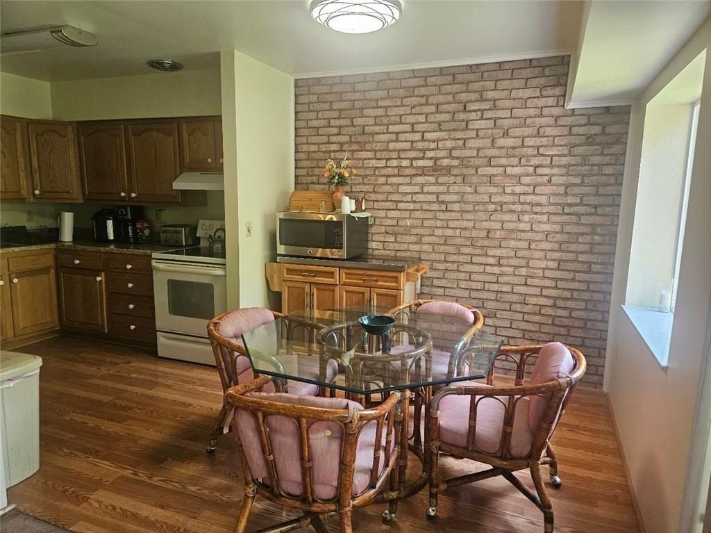 5082 Sanlin Dr - Photo 4 of 12