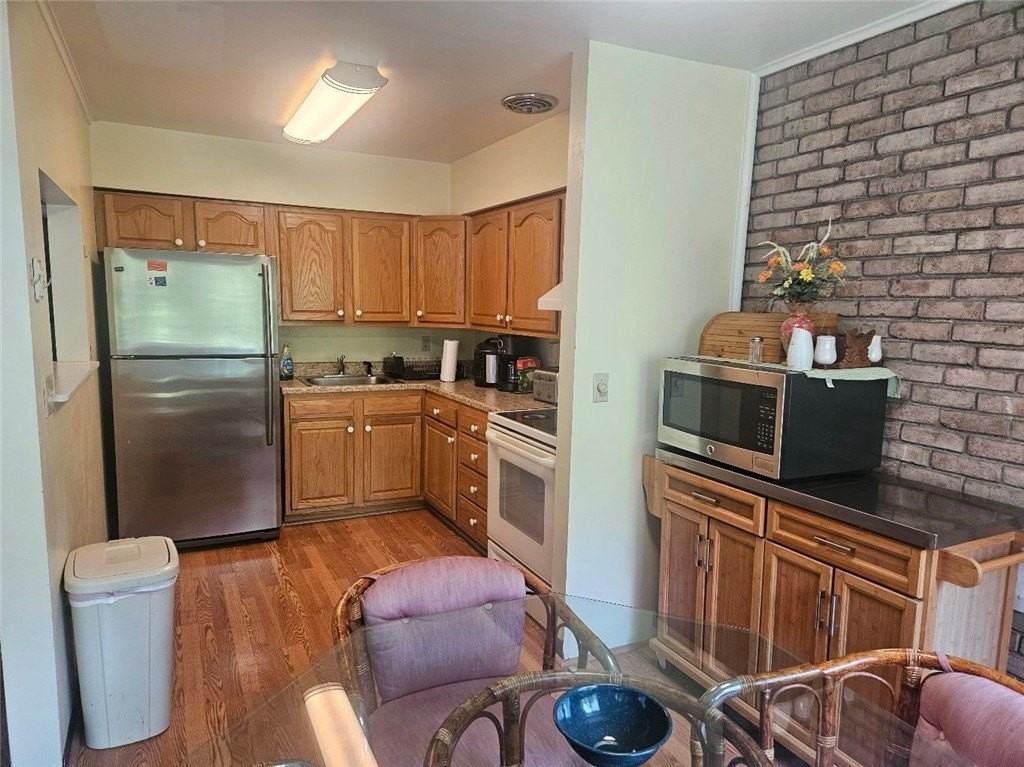 5082 Sanlin Dr - Photo 5 of 12