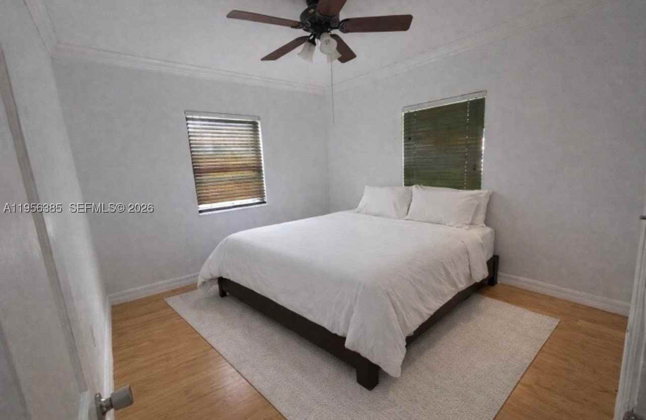 3614 Sw 58th Ave - Photo 4 of 27