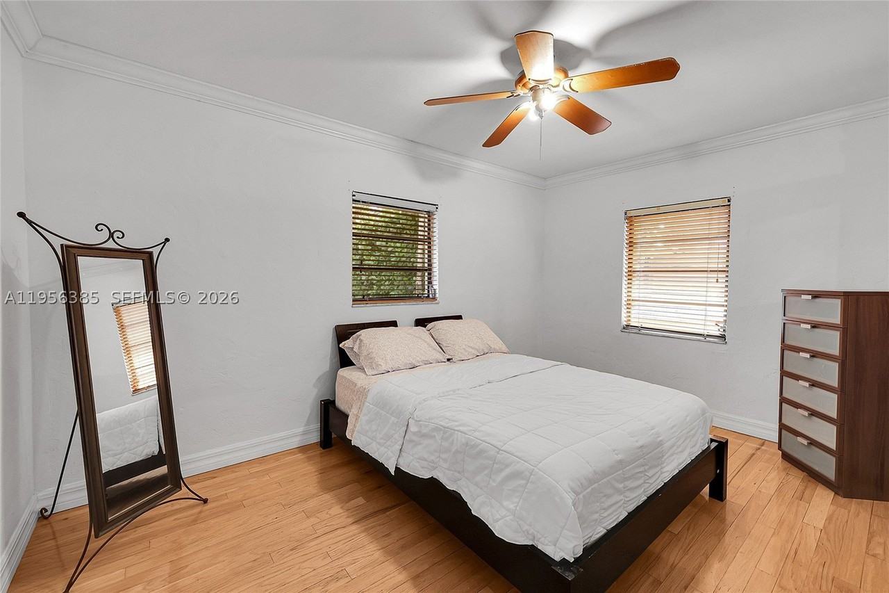 3614 Sw 58th Ave - Photo 5 of 27
