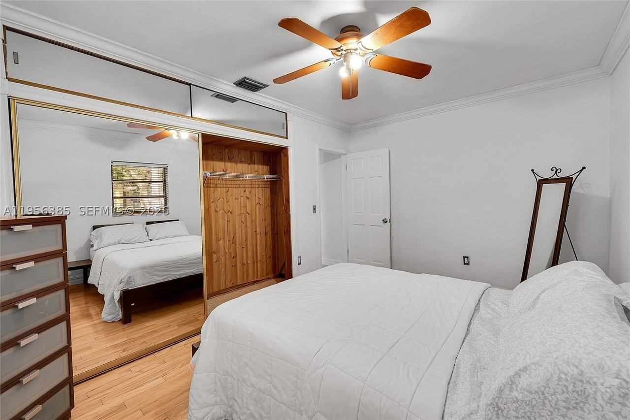 3614 Sw 58th Ave - Photo 6 of 27