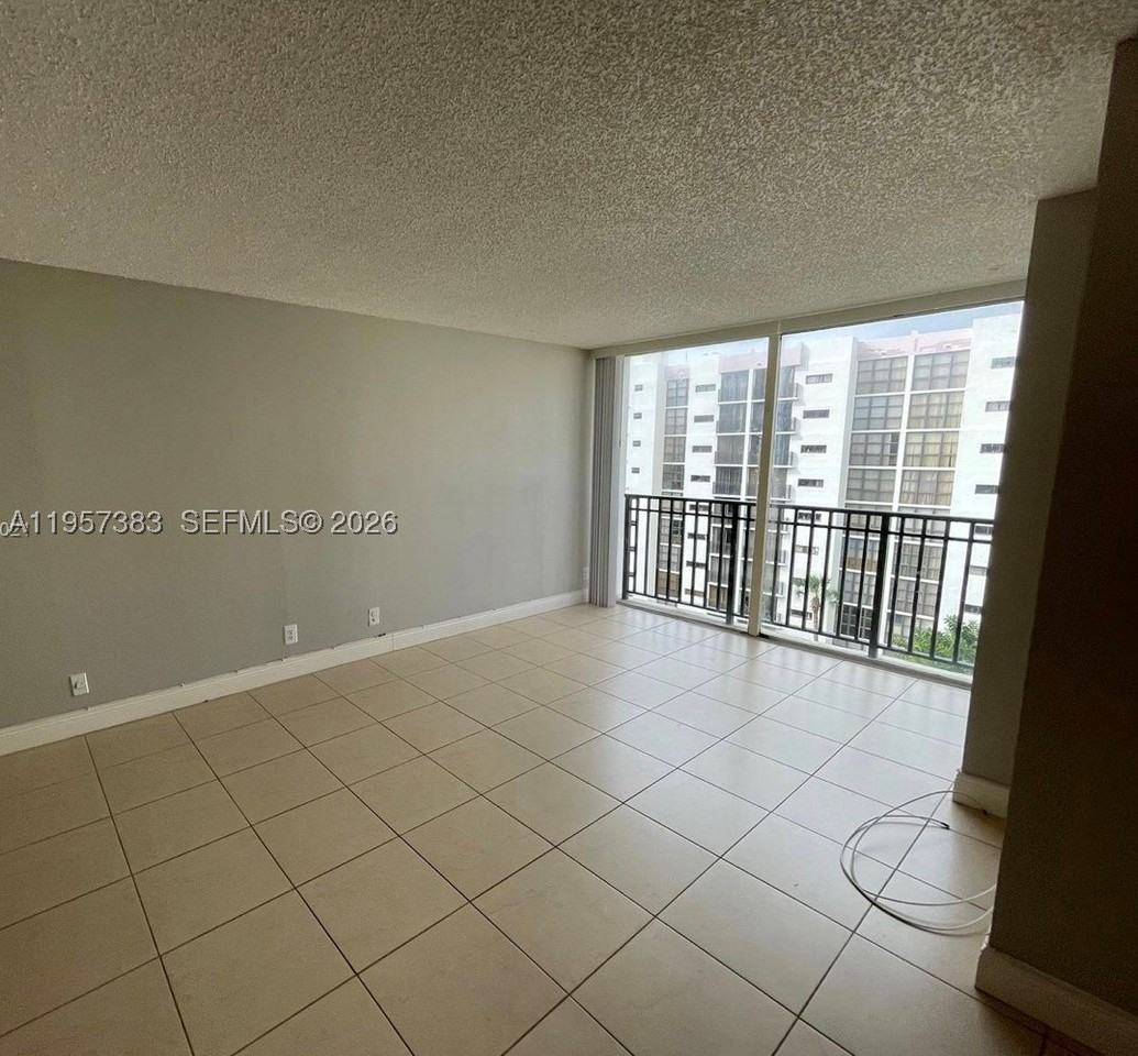 16909 N Bay Rd #807 - Photo 3 of 15