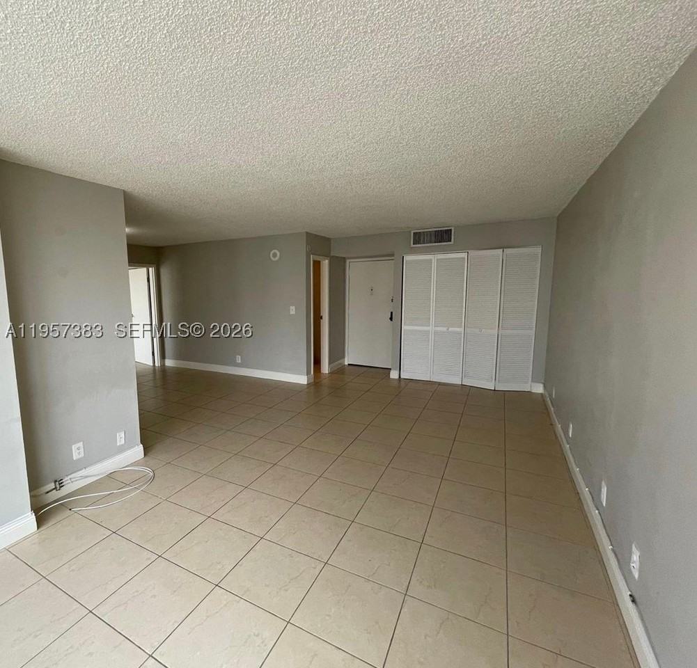 16909 N Bay Rd #807 - Photo 4 of 15
