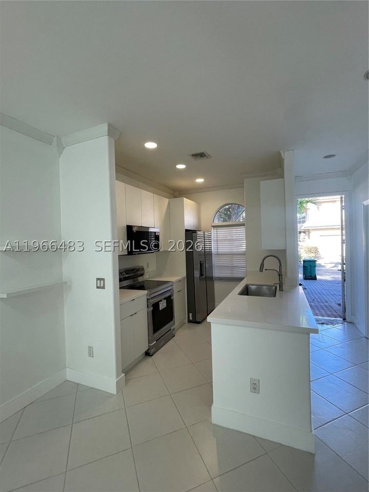 703 Ne 195th St #703 - Photo 2 of 27