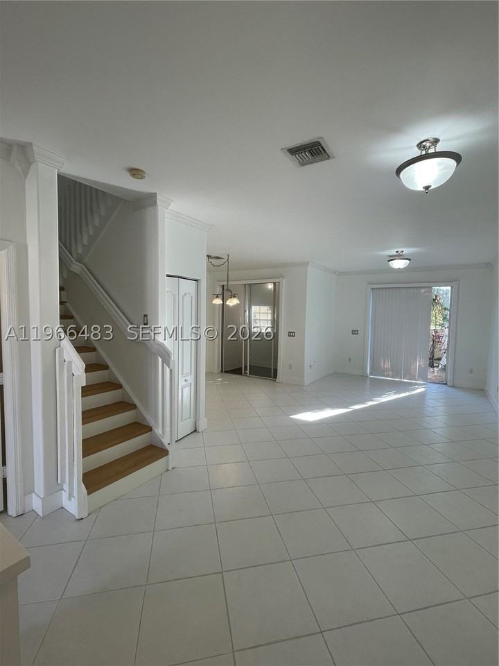 703 Ne 195th St #703 - Photo 4 of 27
