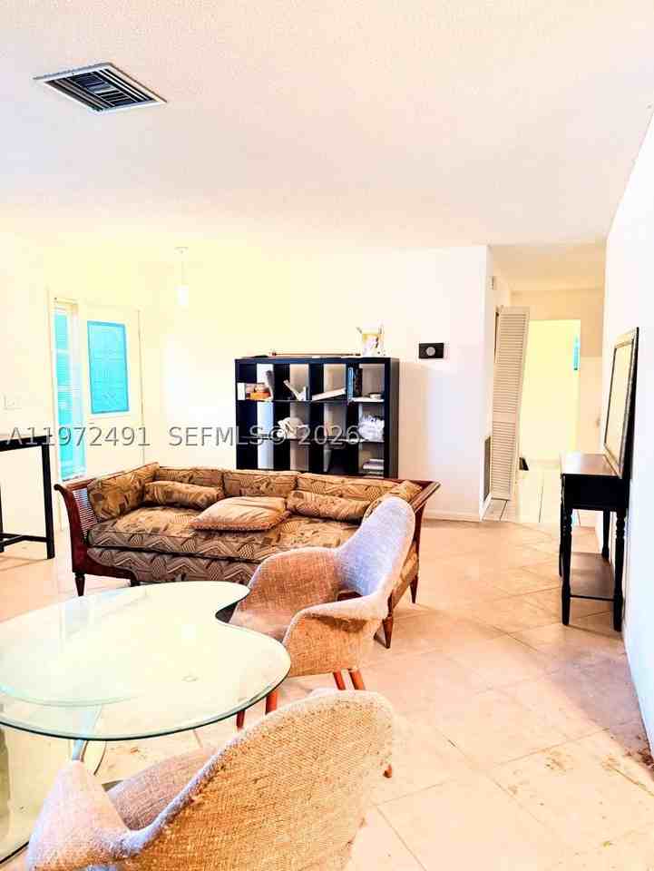 766 Nw 24th Ave - Photo 4 of 37