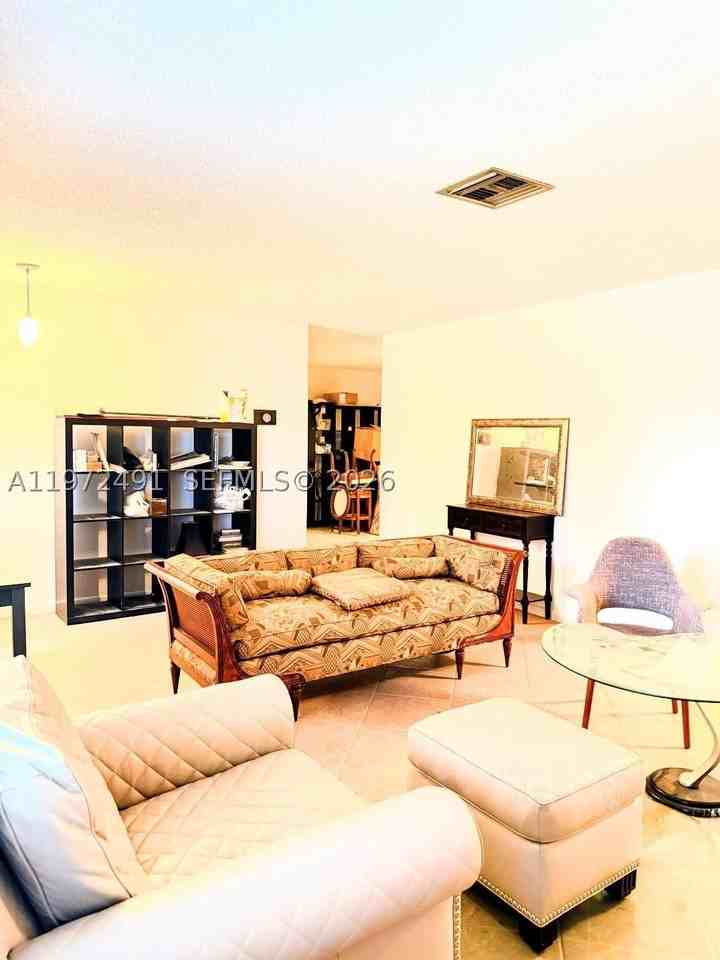 766 Nw 24th Ave - Photo 6 of 37