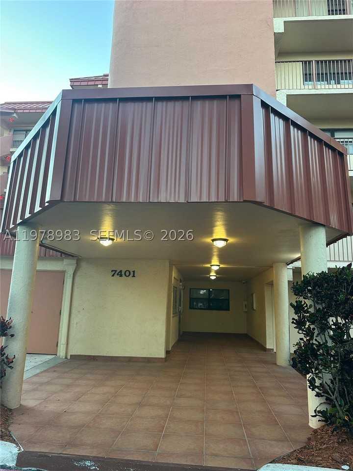 7401 Nw 16th St #407 - Photo 3 of 29