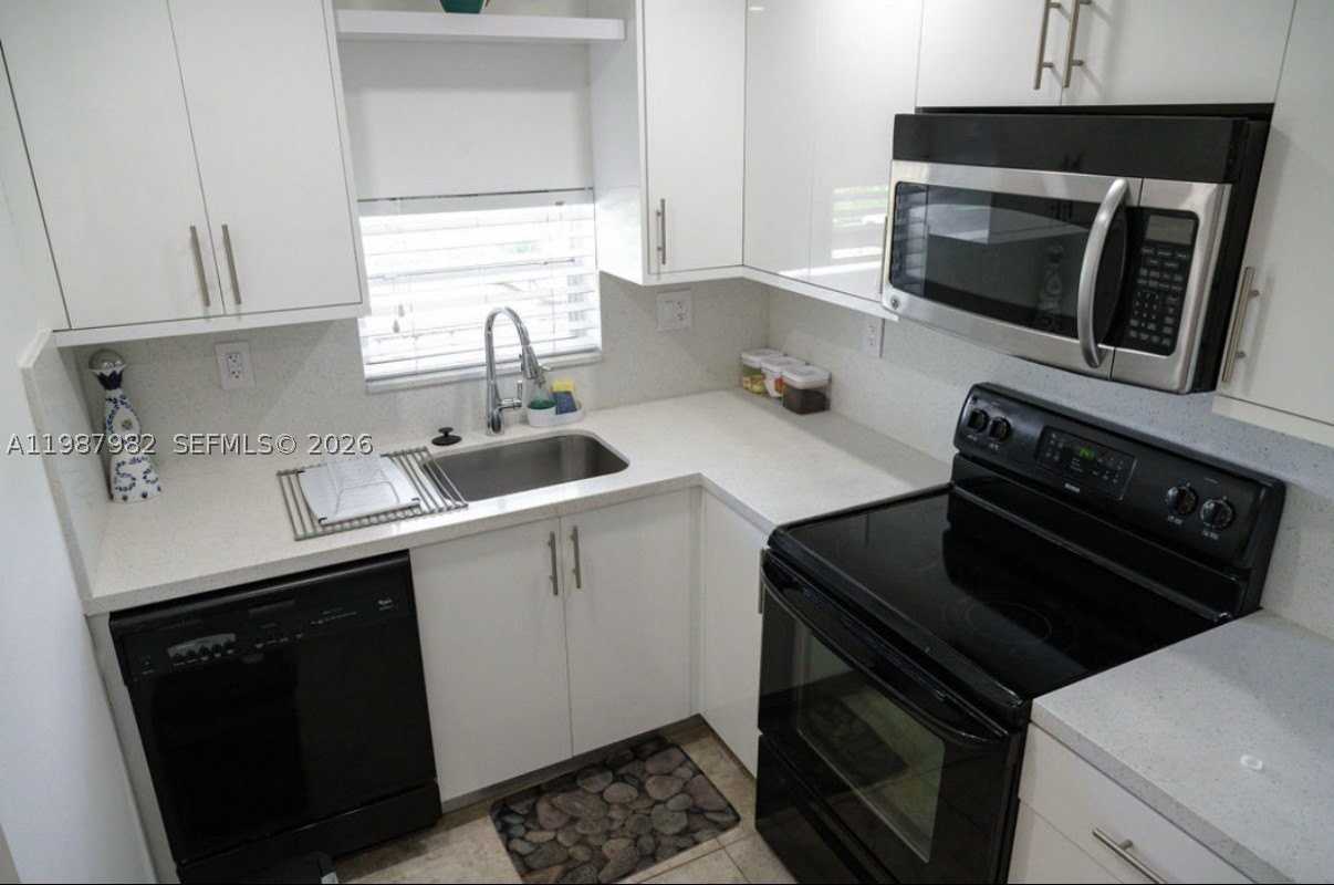 8901 S Hollybrook Blvd #206 - Photo 4 of 16
