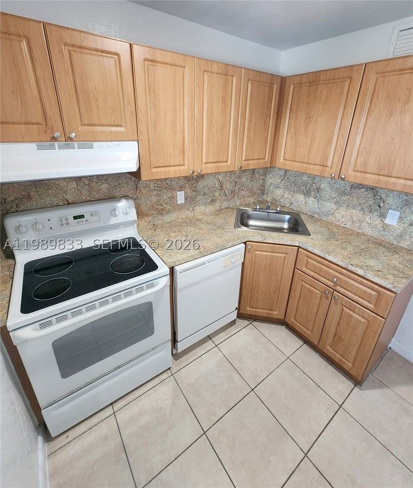 10900 Sw 196th St #417 - Photo 2 of 14